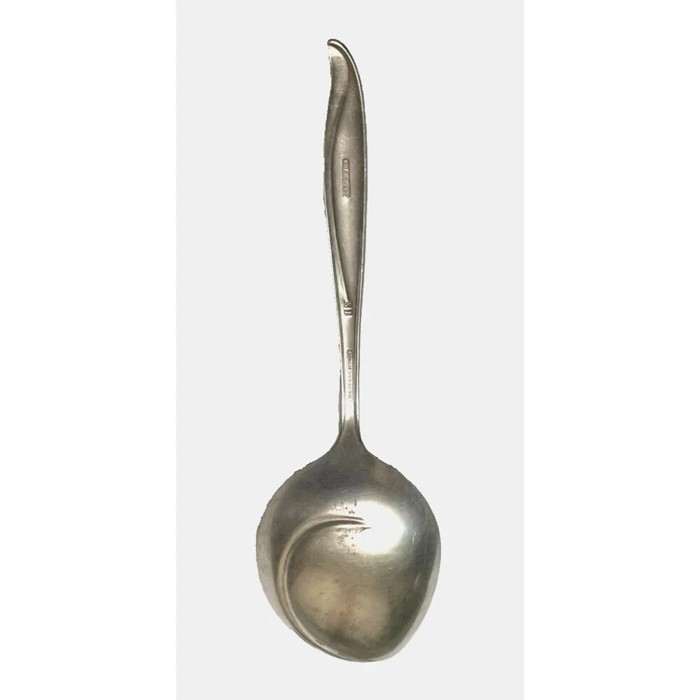Holmes Edwards IS Deep Silver Woodsong Berry Serving Spoon Silverplate‎ USA Made